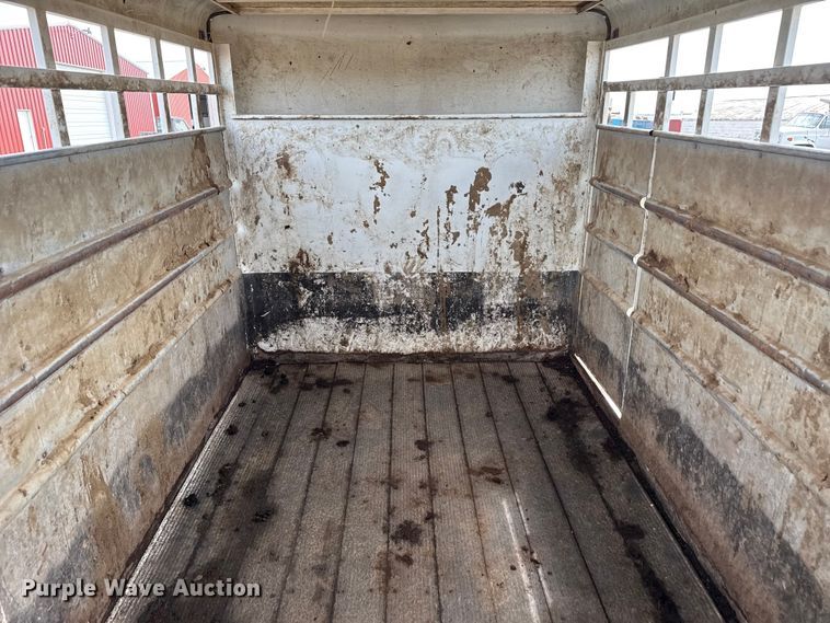 image for item DS6816 2005 Gooseneck Travalong livestock trailer