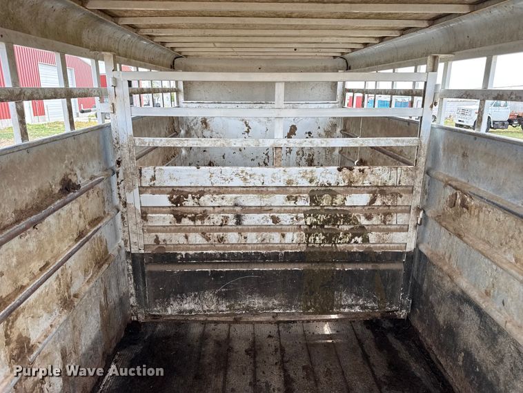 image for item DS6816 2005 Gooseneck Travalong livestock trailer