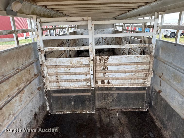 image for item DS6816 2005 Gooseneck Travalong livestock trailer