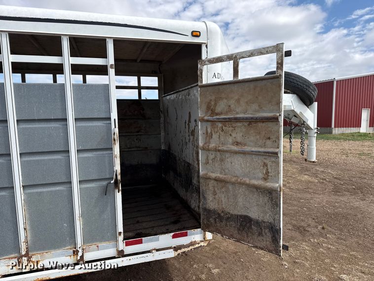 image for item DS6816 2005 Gooseneck Travalong livestock trailer