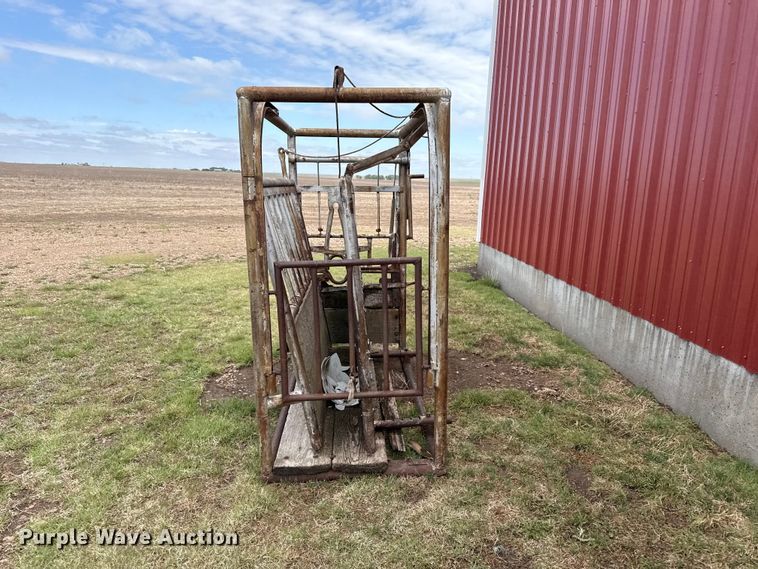 image for item DS6818 Squeeze chute