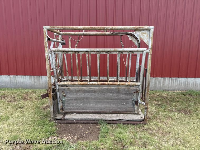 image for item DS6818 Squeeze chute