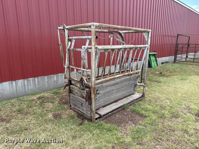 image for item DS6818 Squeeze chute