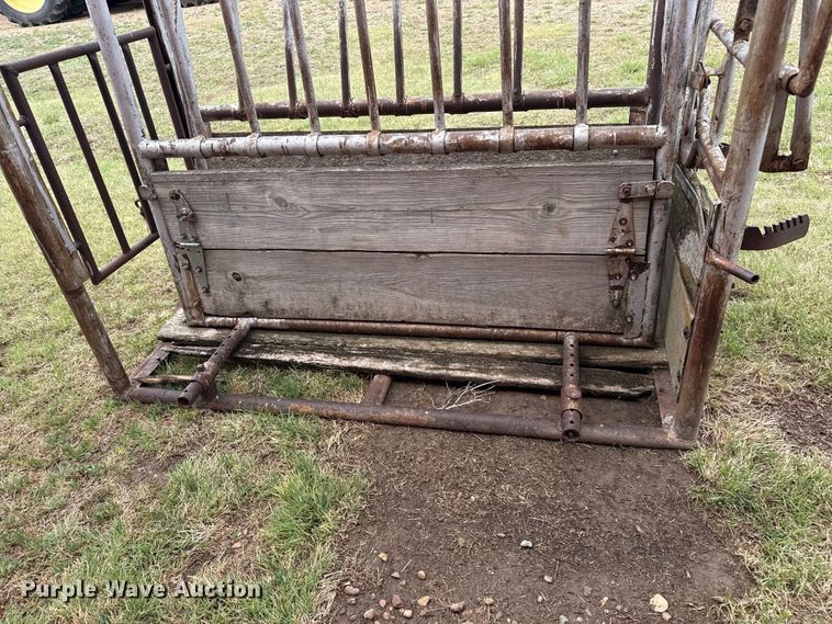image for item DS6818 Squeeze chute