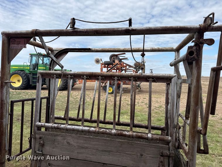 image for item DS6818 Squeeze chute