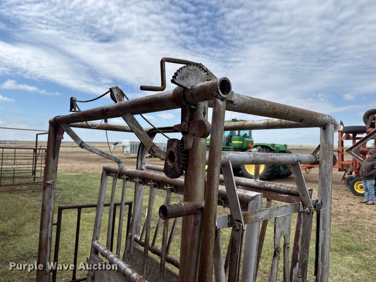 image for item DS6818 Squeeze chute