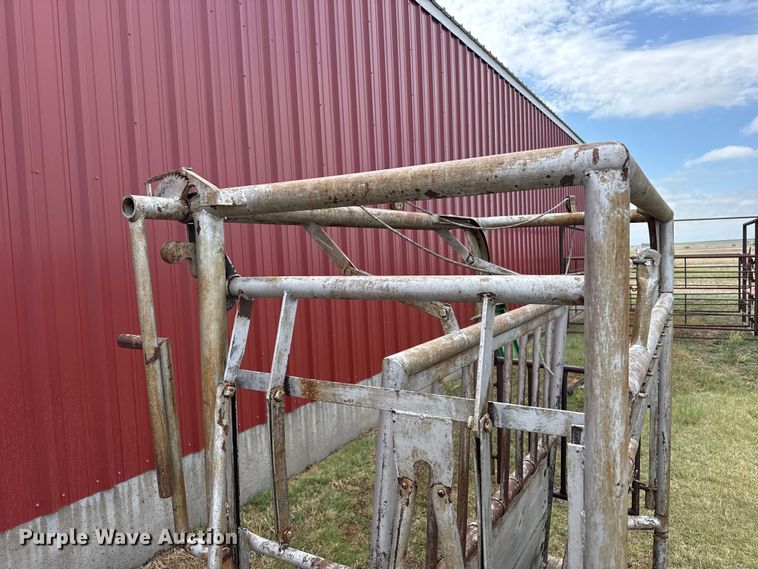 image for item DS6818 Squeeze chute