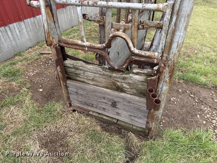 image for item DS6818 Squeeze chute