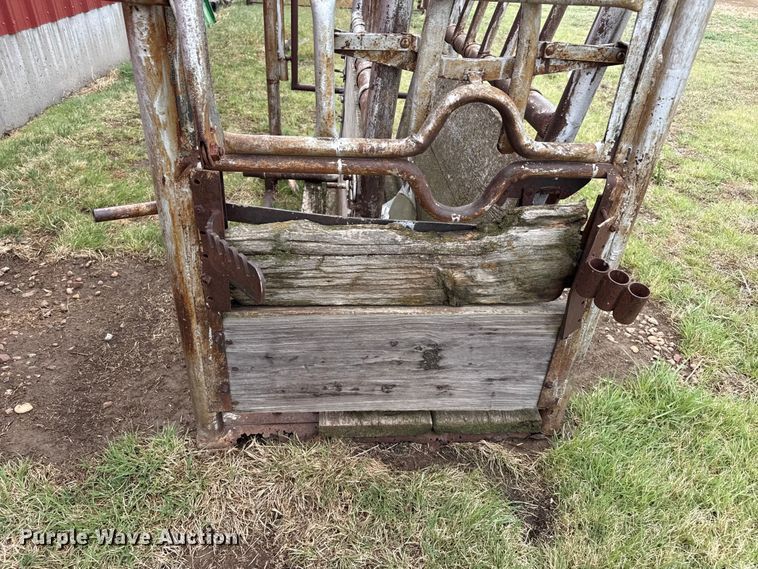 image for item DS6818 Squeeze chute