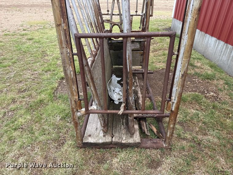 image for item DS6818 Squeeze chute