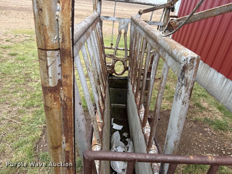 image for item DS6818 Squeeze chute