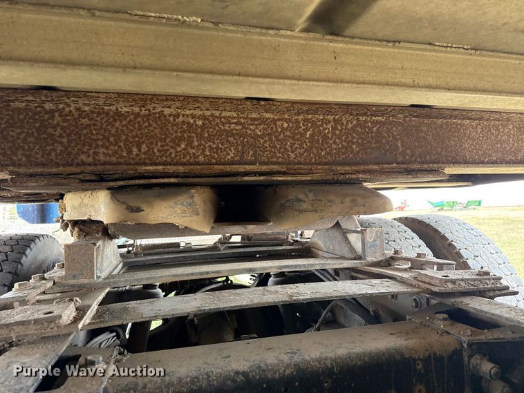 image for item DS6819 1992 Merritt F48X102X9XCX18X018XC0 livestock trailer
