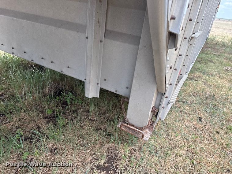 image for item DS6819 1992 Merritt F48X102X9XCX18X018XC0 livestock trailer
