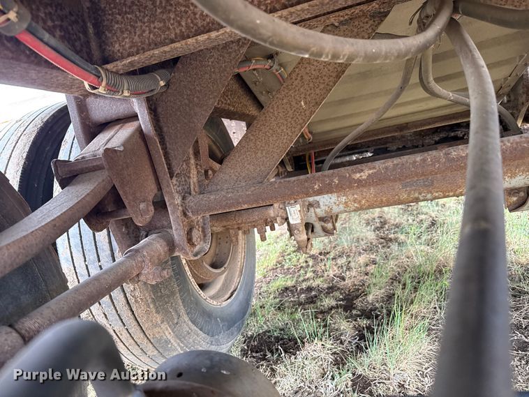 image for item DS6819 1992 Merritt F48X102X9XCX18X018XC0 livestock trailer