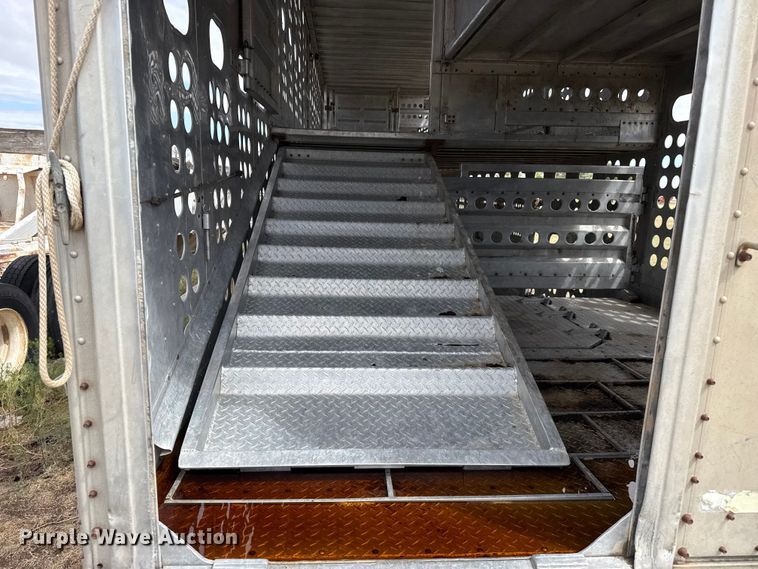 image for item DS6819 1992 Merritt F48X102X9XCX18X018XC0 livestock trailer