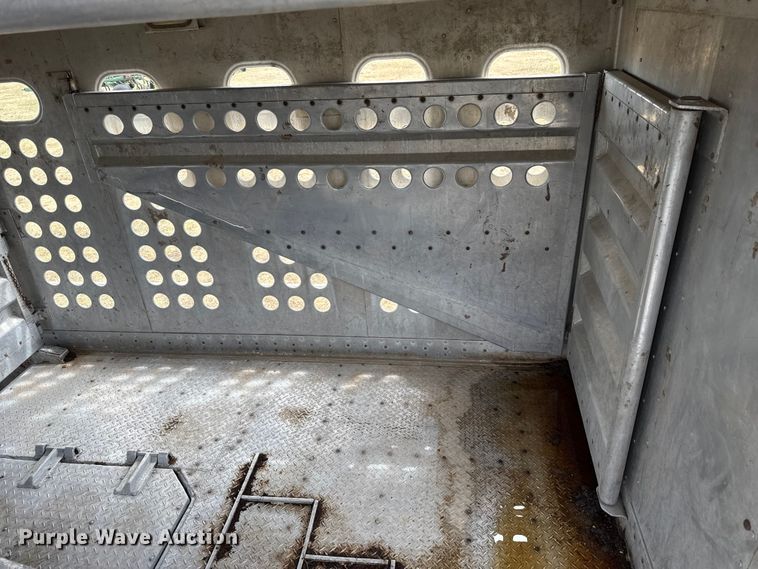 image for item DS6819 1992 Merritt F48X102X9XCX18X018XC0 livestock trailer