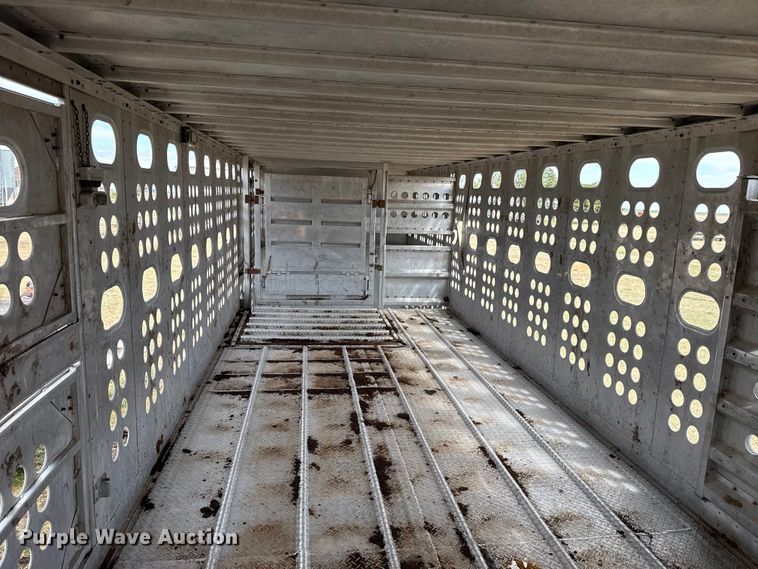 image for item DS6819 1992 Merritt F48X102X9XCX18X018XC0 livestock trailer