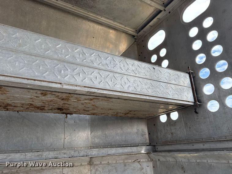 image for item DS6819 1992 Merritt F48X102X9XCX18X018XC0 livestock trailer