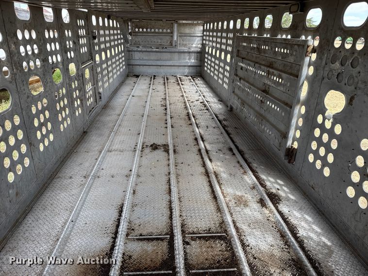 image for item DS6819 1992 Merritt F48X102X9XCX18X018XC0 livestock trailer