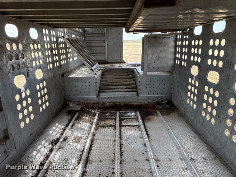 image for item DS6819 1992 Merritt F48X102X9XCX18X018XC0 livestock trailer