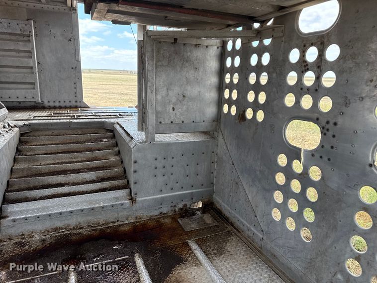 image for item DS6819 1992 Merritt F48X102X9XCX18X018XC0 livestock trailer