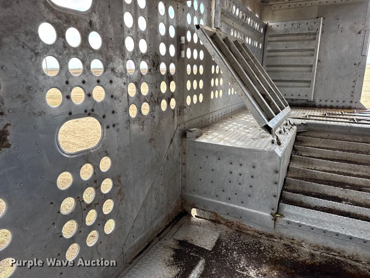 image for item DS6819 1992 Merritt F48X102X9XCX18X018XC0 livestock trailer