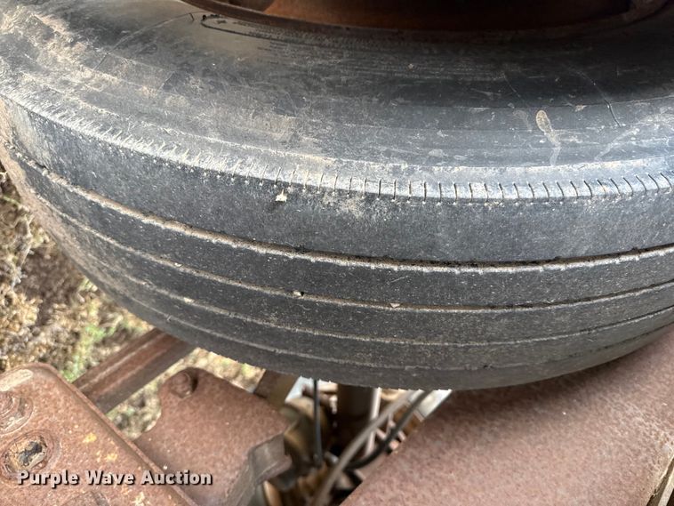 image for item DS6819 1992 Merritt F48X102X9XCX18X018XC0 livestock trailer
