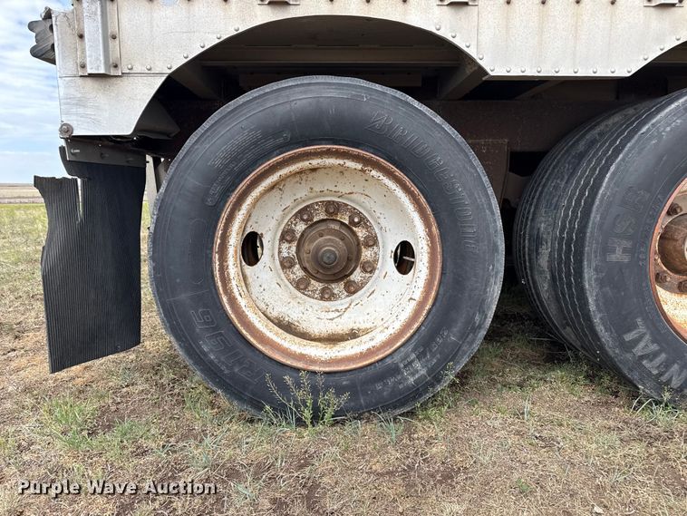 image for item DS6819 1992 Merritt F48X102X9XCX18X018XC0 livestock trailer