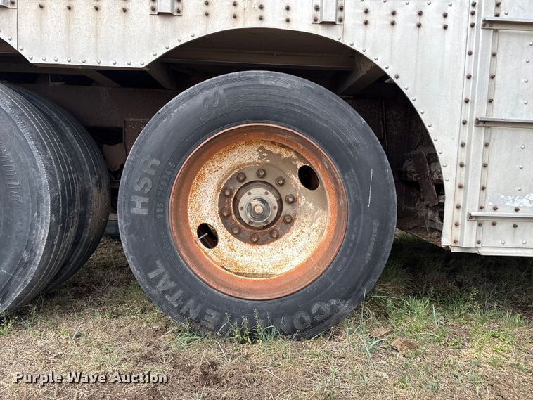 image for item DS6819 1992 Merritt F48X102X9XCX18X018XC0 livestock trailer