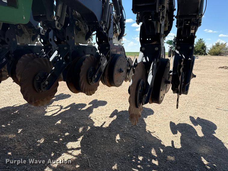image for item DS6822 2010 Great Plains YP3025A-24TR twin row air seeder