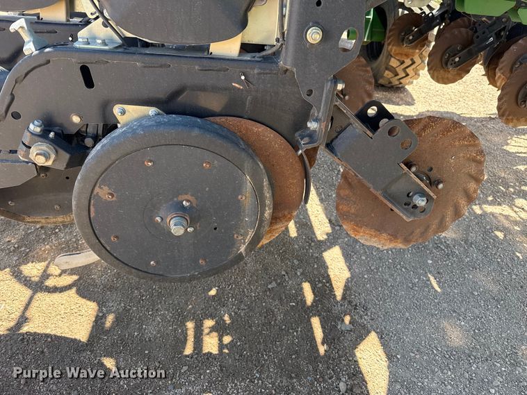 image for item DS6822 2010 Great Plains YP3025A-24TR twin row air seeder