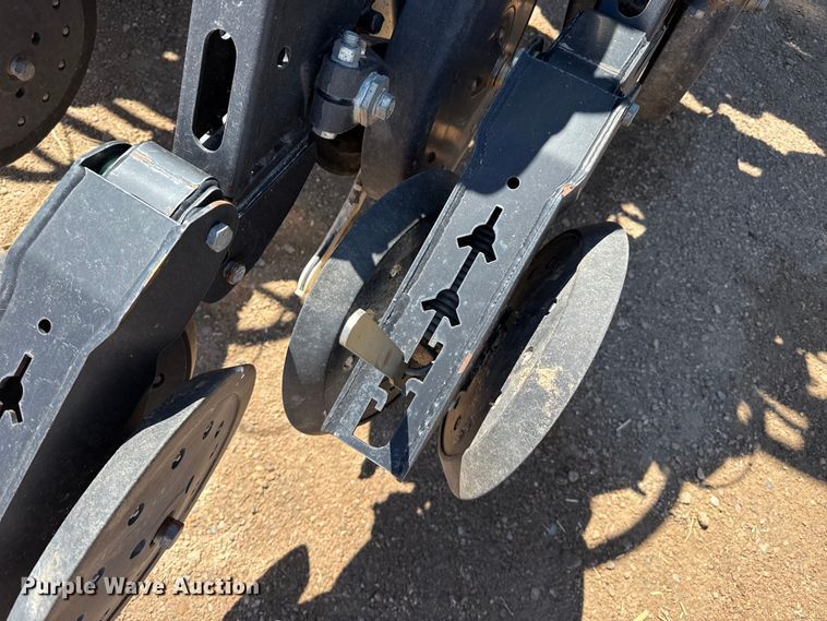 image for item DS6822 2010 Great Plains YP3025A-24TR twin row air seeder