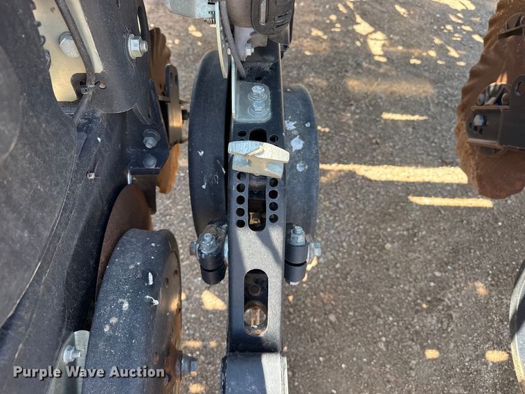 image for item DS6822 2010 Great Plains YP3025A-24TR twin row air seeder