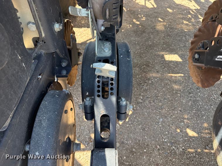 image for item DS6822 2010 Great Plains YP3025A-24TR twin row air seeder
