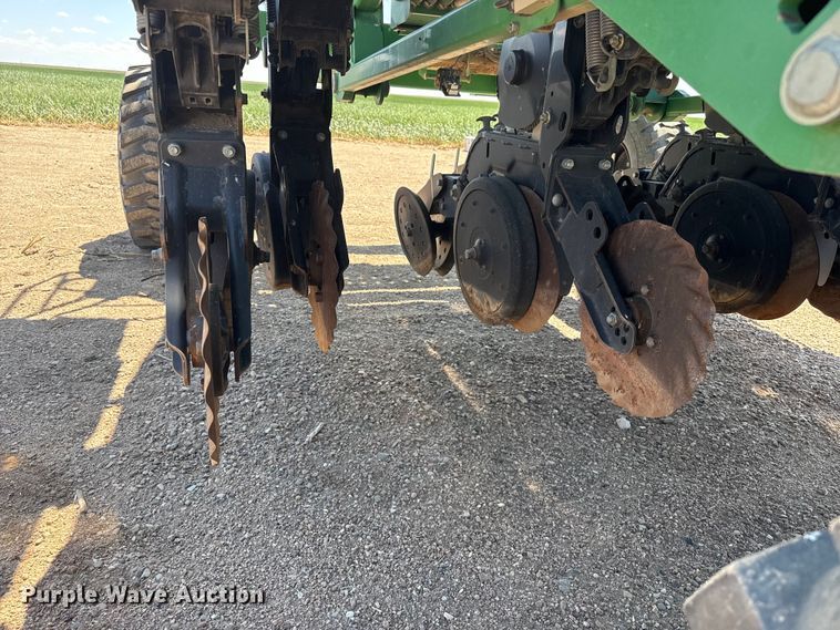 image for item DS6822 2010 Great Plains YP3025A-24TR twin row air seeder
