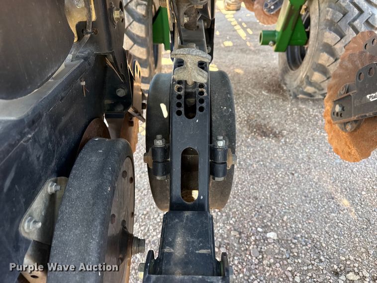 image for item DS6822 2010 Great Plains YP3025A-24TR twin row air seeder
