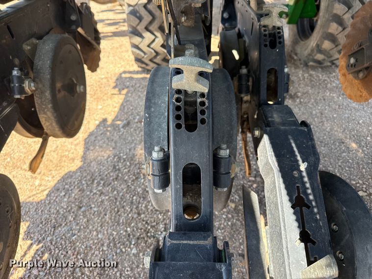 image for item DS6822 2010 Great Plains YP3025A-24TR twin row air seeder