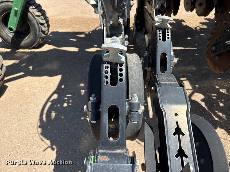 image for item DS6822 2010 Great Plains YP3025A-24TR twin row air seeder