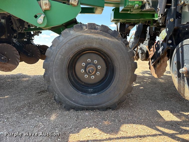 image for item DS6822 2010 Great Plains YP3025A-24TR twin row air seeder