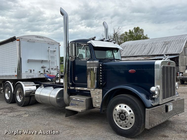 image for item DT0182 1989 Peterbilt 379 semi truck