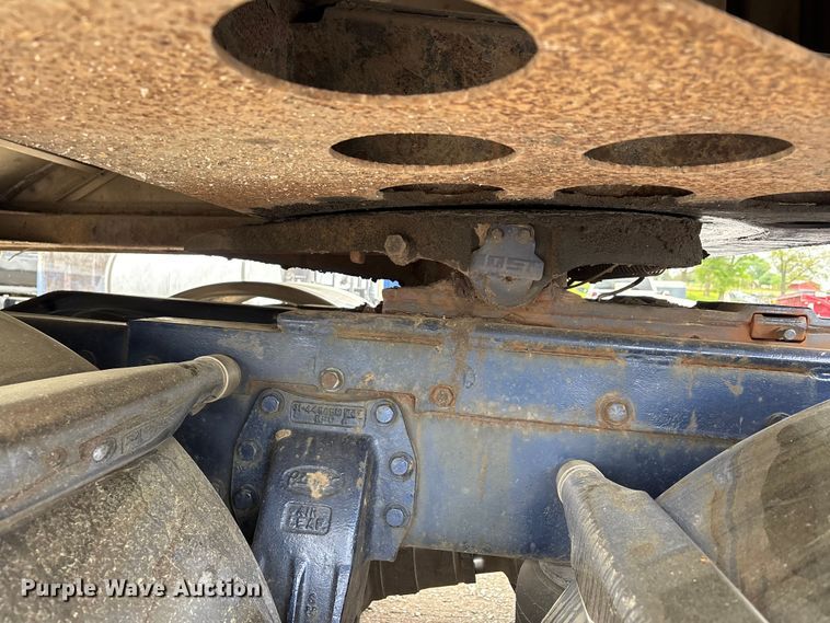 image for item DT0182 1989 Peterbilt 379 semi truck