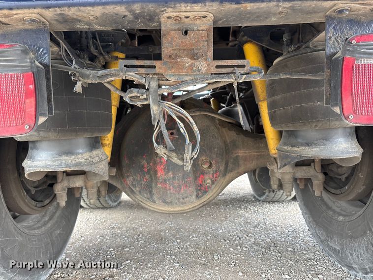 image for item DT0182 1989 Peterbilt 379 semi truck