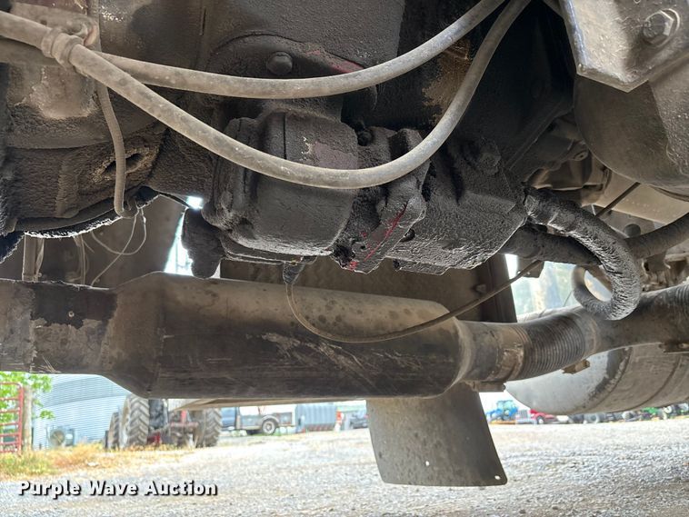 image for item DT0182 1989 Peterbilt 379 semi truck