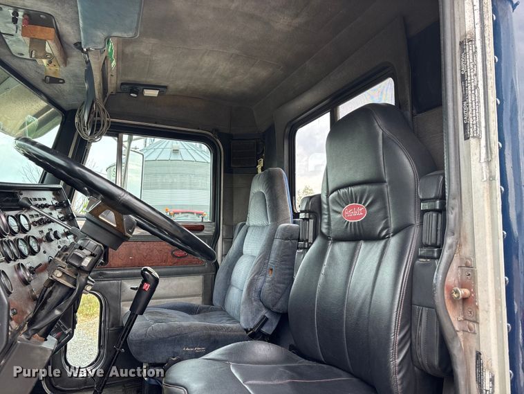 image for item DT0182 1989 Peterbilt 379 semi truck