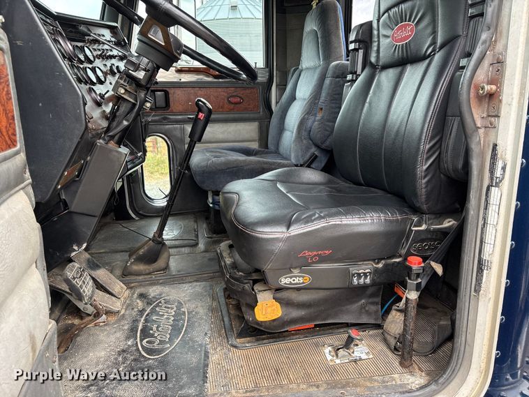 image for item DT0182 1989 Peterbilt 379 semi truck