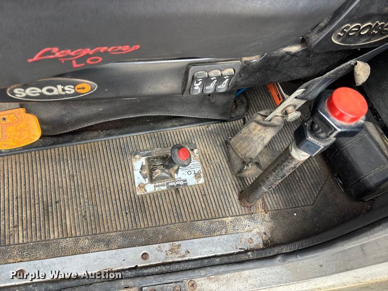 image for item DT0182 1989 Peterbilt 379 semi truck