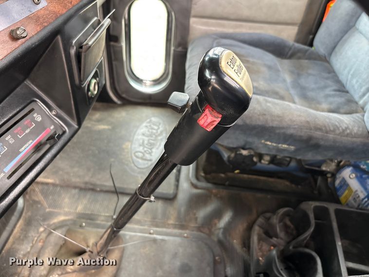 image for item DT0182 1989 Peterbilt 379 semi truck