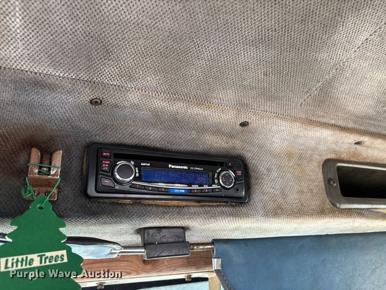 image for item DT0182 1989 Peterbilt 379 semi truck