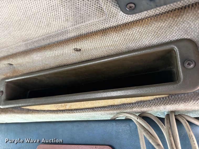 image for item DT0182 1989 Peterbilt 379 semi truck