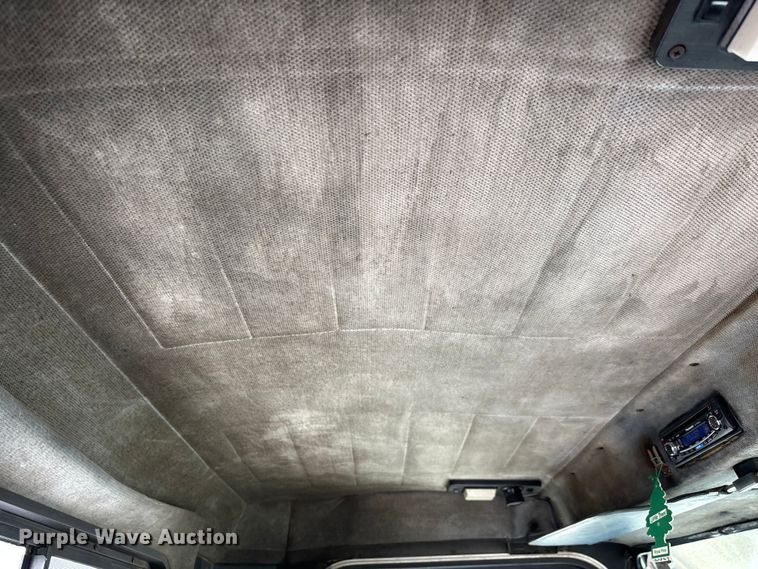 image for item DT0182 1989 Peterbilt 379 semi truck